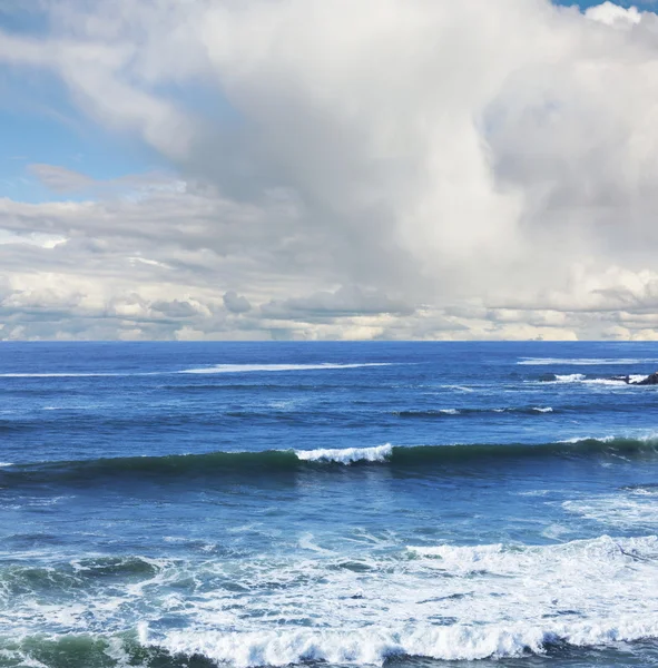 Oceán v den mraky — Stock fotografie