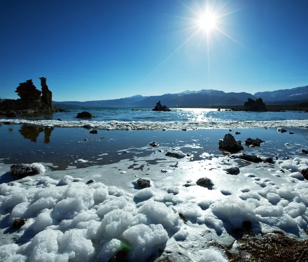 Jezioro Mono Formacji — Zdjęcie stockowe