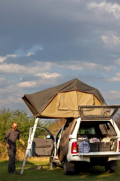 Zelt auf dem Auto — Stockfoto