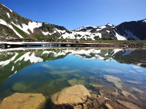 山区湖 — 图库照片