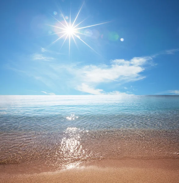 Güneşli bir gün denizde — Stok fotoğraf
