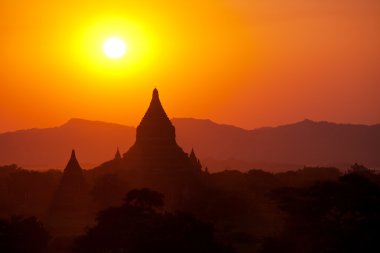 gün batımında Bagan Myanmar