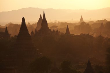 gün batımında Bagan Myanmar