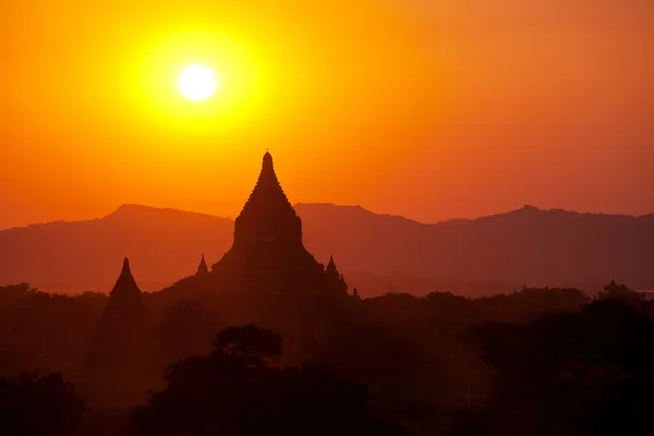 Bagan ao pôr do sol em Mianmar — Fotografia de Stock