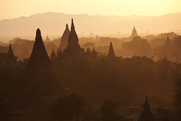 Bagan při západu slunce v Myanmaru — Stock fotografie