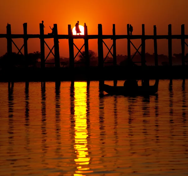 ミャンマーでの橋します。 — ストック写真