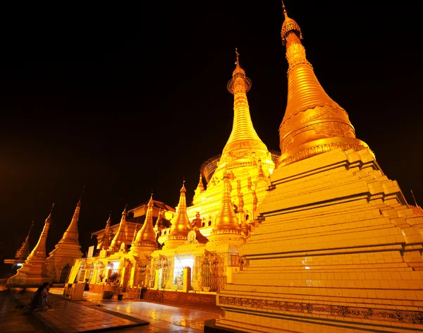 Shwedagon in yangon, myanmar — Stockfoto