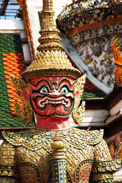 Krigare i golden palace, bangkok, thailand — Stockfoto