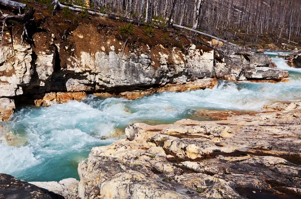 River i fjell – stockfoto