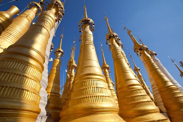 Buddhistiska stupas i myanmar — Stockfoto