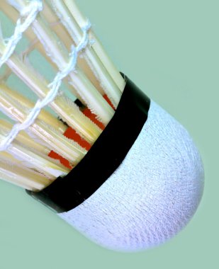 yakın bir badminton sporda kullanılan bir izole Servisi horoz up