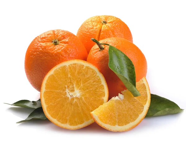 Orange Avec Des Segments Sur Fond Blanc — Photo