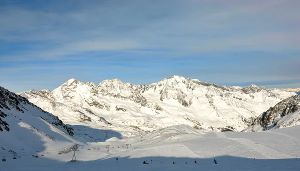 阿尔卑斯山滑雪胜地的全景 — 图库照片