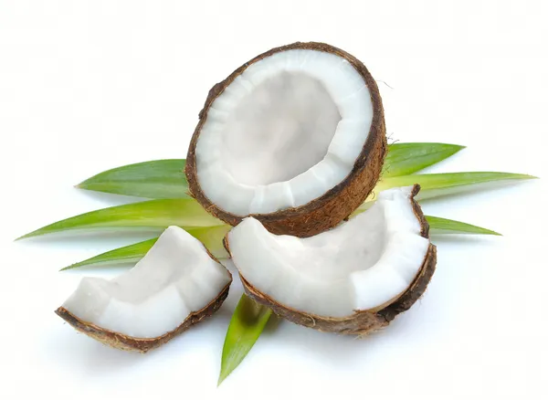Kokosnuss Mit Blättern Nahaufnahme Auf Weißem Hintergrund — Stockfoto