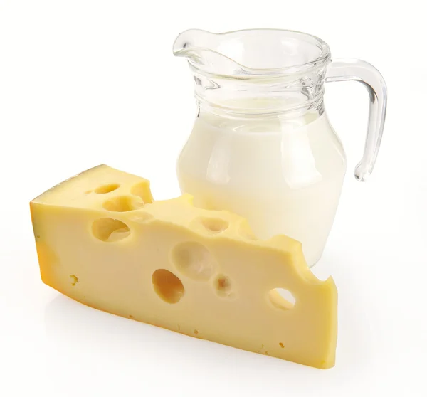 Jarro de leite e queijo — Fotografia de Stock