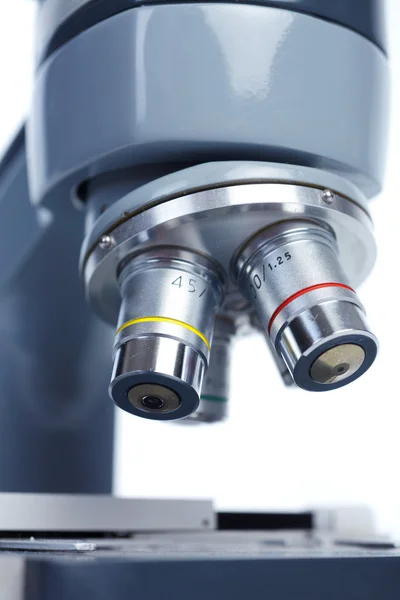 Instrumentos Dispositivos Ópticos Microscopio Para Visualización Laboratorio —  Fotos de Stock