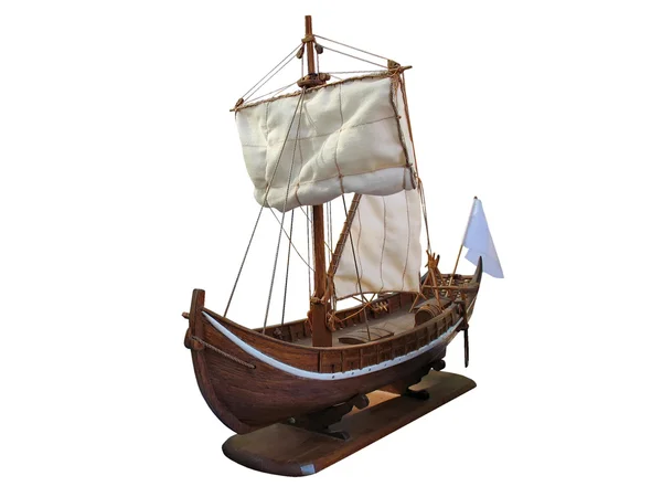 Дерев'яний античний корабель ізольований над білим — стокове фото