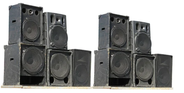 Oude krachtige stadium concert audio luidsprekers geïsoleerd op wit — Stockfoto