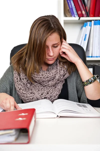 Young Woman Studying Tirelessly Flipping Folder Her Feet Her Desk — Stock Photo, Image