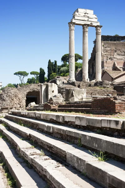 カストルとポルックス フォーラム Romanum ローマ イタリアでの寺院 — ストック写真