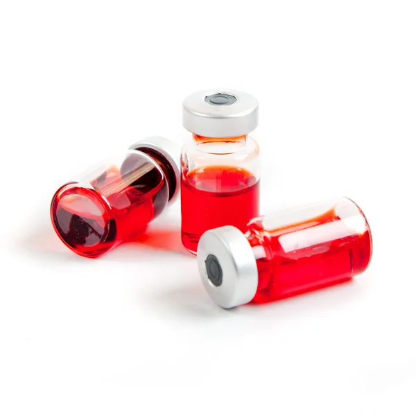 Frascos para injetáveis de medicamentos, isolados sobre fundo branco — Fotografia de Stock