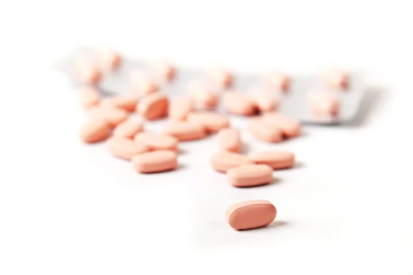 Viele Pillen auf weißem Hintergrund — Stockfoto