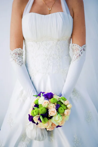Bukiet ślubny w dniu ślubu — Zdjęcie stockowe