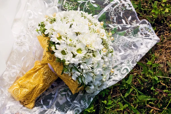 新娘花束上裙子 — 图库照片
