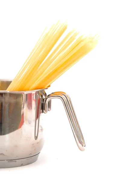 Italiaanse Pasta Een Metalen Pot Geïsoleerd Wit — Stockfoto