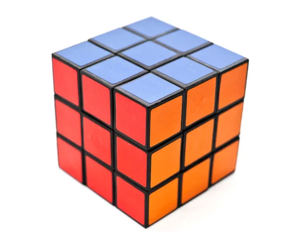 Rubick 多维数据集 图像是孤立在白色为空 — 图库照片