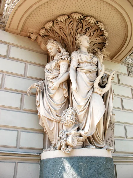 Marble group, an allegory of fertility, art and navigation. St. Petersburg, — Stock Photo, Image