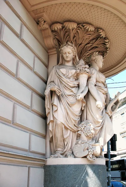 Marble group, an allegory of fertility, art and navigation. St. Petersburg, — Stock Photo, Image