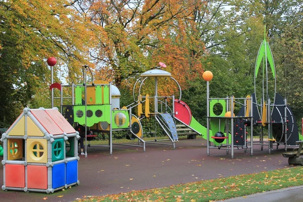 Parque Infantil Rojo Verde Amarillo —  Fotos de Stock
