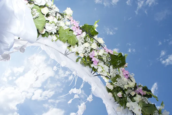 Arco de decoración flores nupciales —  Fotos de Stock