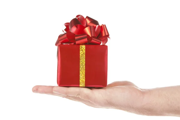Kleine rode gift in de palm van de hand — Stockfoto