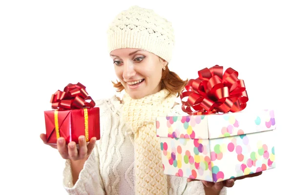 Gelukkig lachende vrouw met geschenken — Stockfoto