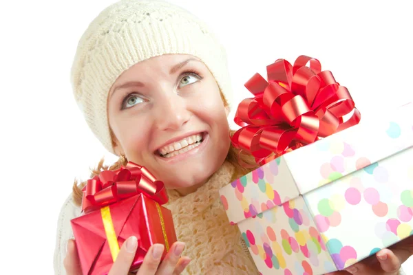 Šťastné usmívající se žena s dárky — Stock fotografie