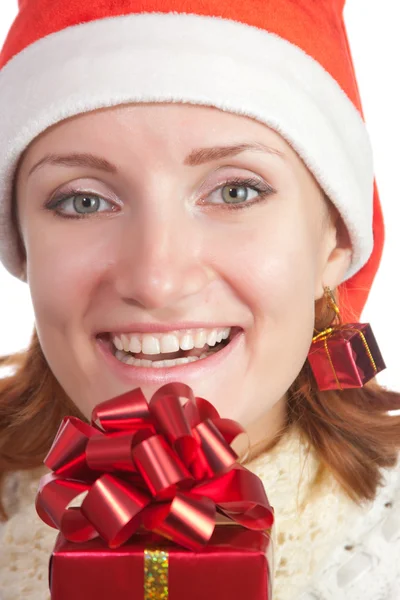 Happy smiling woman in christmas hat with gift — Stock Photo, Image