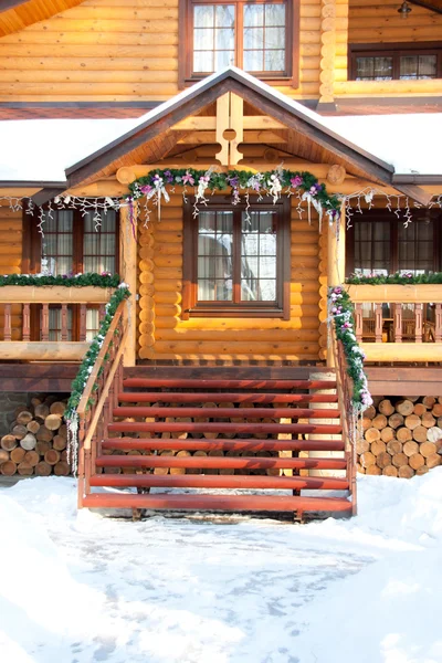 Porche de Navidad mansión de madera — Foto de Stock