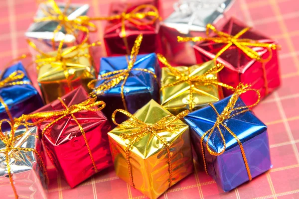 Muchos pequeños regalos de Navidad — Foto de Stock
