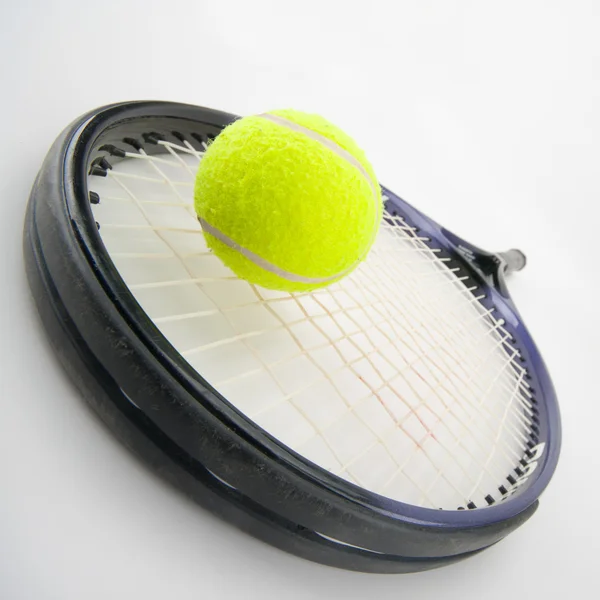 Close Raquete Tênis Bola Amarela — Fotografia de Stock