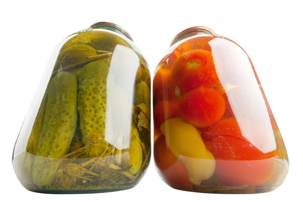 Ingeblikte Komkommers Tomaten Glazen Potten Geïsoleerd Wit — Stockfoto