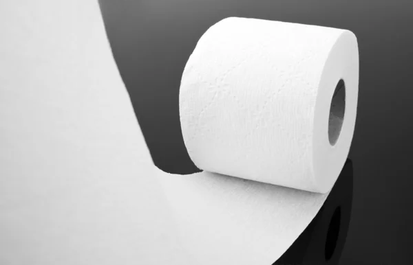 Крупный План Рулона Белой Туалетной Бумаги — стоковое фото