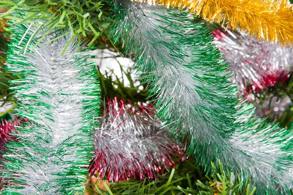 Kerstboom met ornamenten — Stockfoto