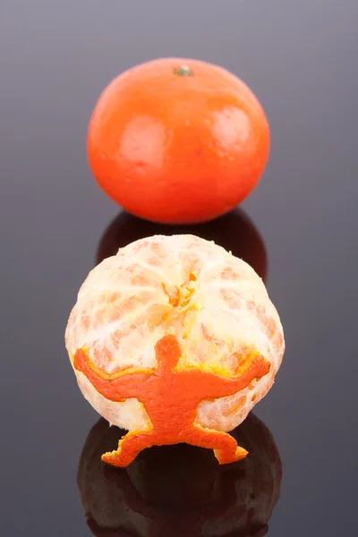 Strong Man Peel Holding Big Mandarin — Stock Photo, Image
