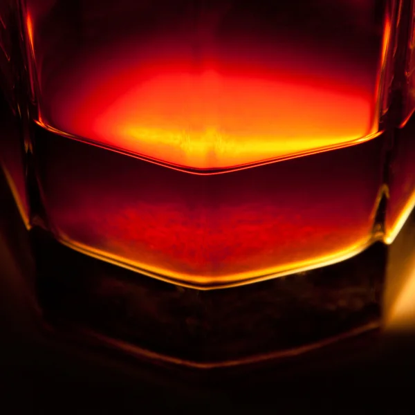 Uísque Dourado Escuro Vidro Vista Perto — Fotografia de Stock