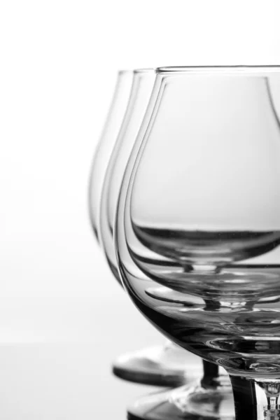 Tre Bicchieri Cognac Vuoti Fila — Foto Stock