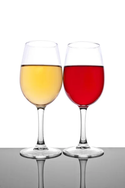 Twee wijnglazen — Stockfoto