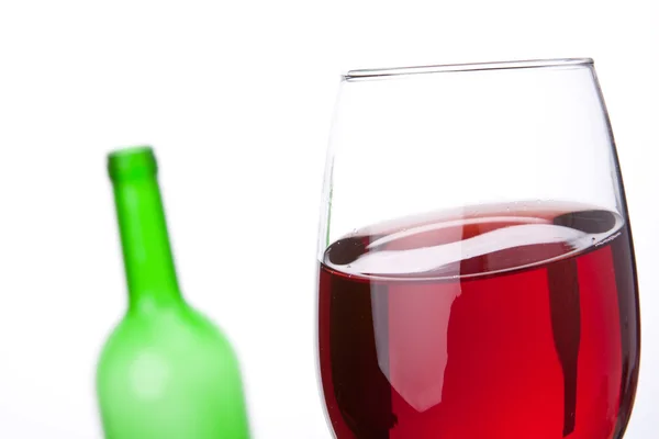Винное стекло и бутылка — стоковое фото