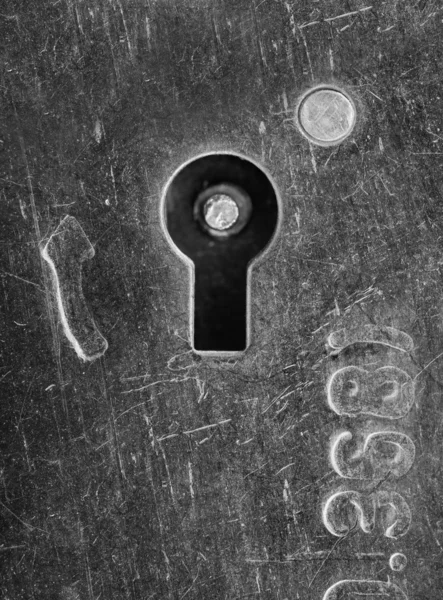 오래 된 긁힌된 잠금 열쇠 구멍 — 스톡 사진